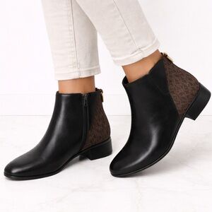 [Michael Kors] Classic Mira Logo Ankle Bootie